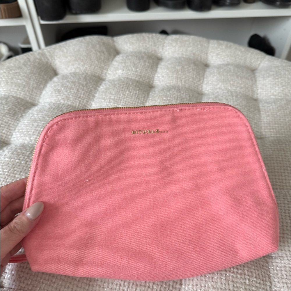 Ritual - Pink Travel Bag with Dome Shape and Zipper Closure